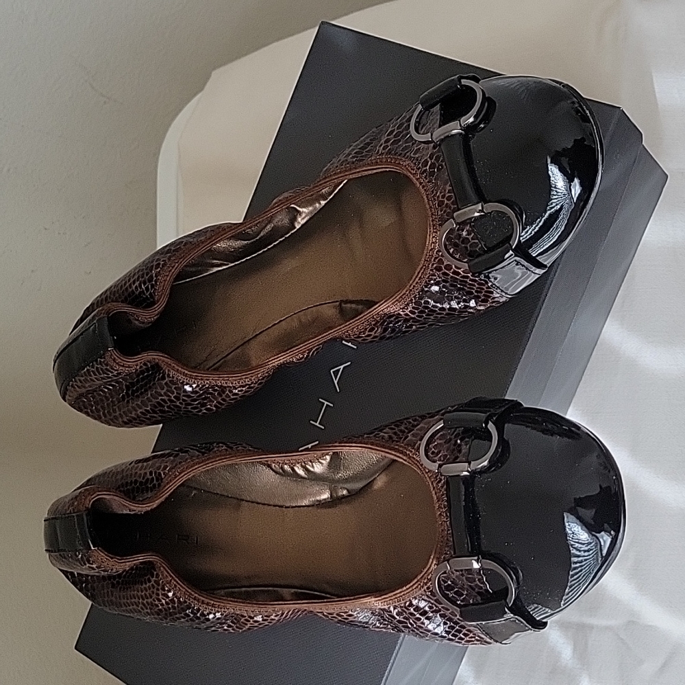 Brown/black textured flats
